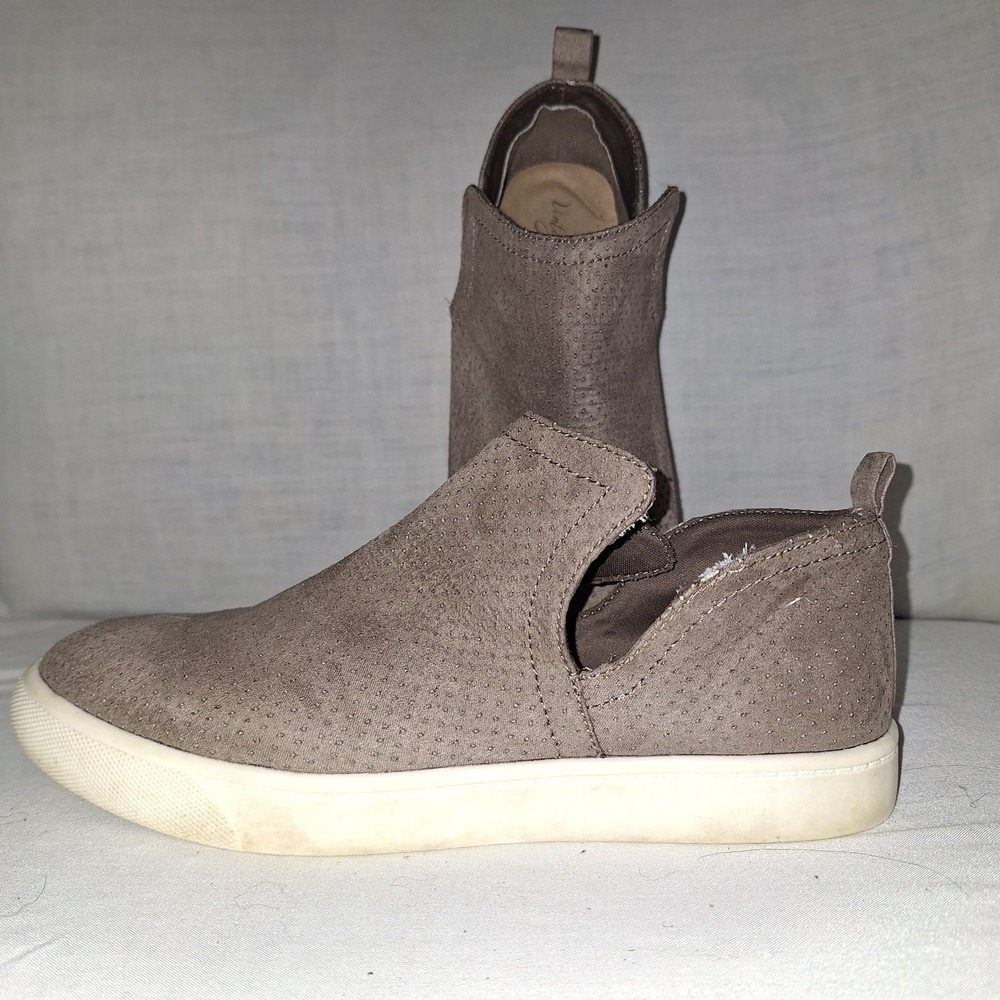 Rare Vintage 7 Eight Model Mollie Booties 8M Women's Shoes Taupe Gray Tan Suede